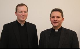 Bischofssekretär Dirk Gärtner (links) folgt am 1. August auf Prof. Dr. Cornelius Roth (rechts) als Regens des Priesterseminars Fulda
